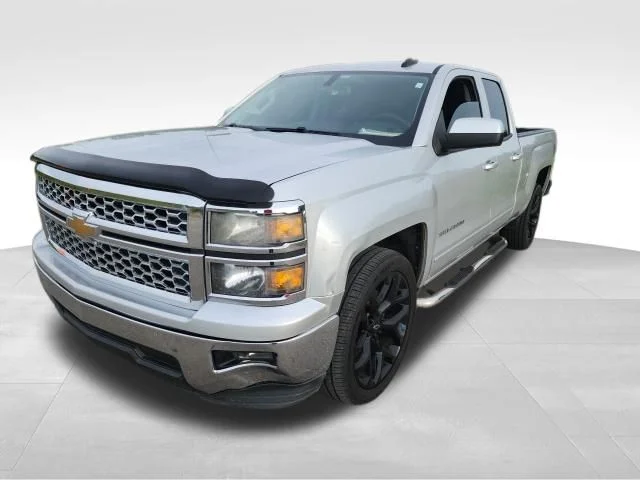 Used 2015 Silver Chevrolet LT image 7