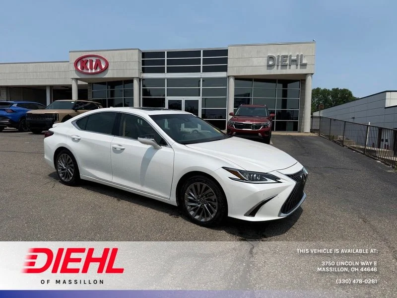Used 2024 White Lexus 300h Luxury image 1