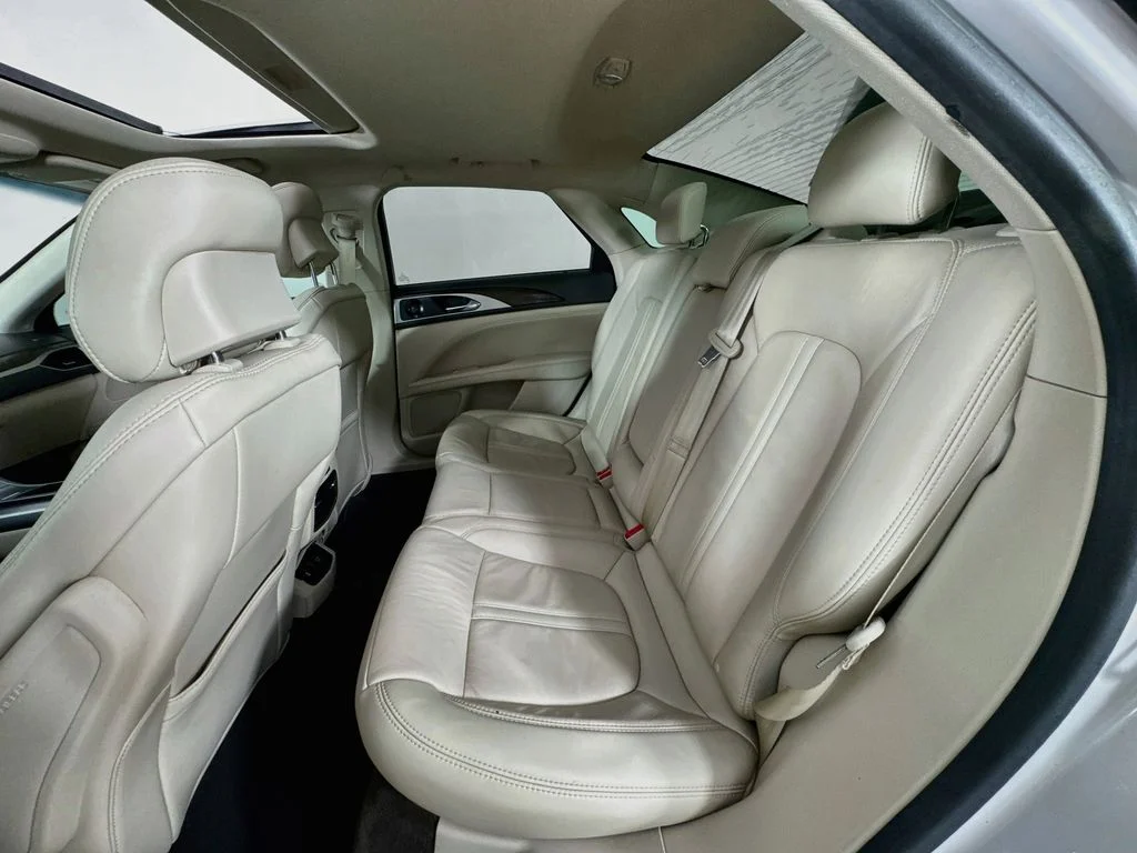 Used 2019 Pearl Metallic Lincoln Reserve image 30