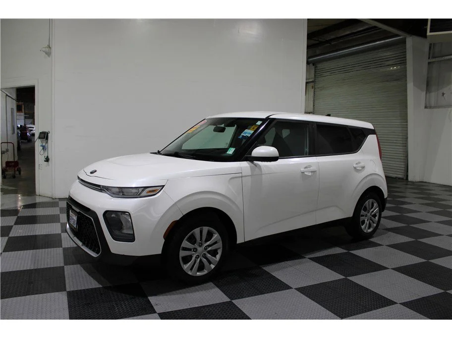 Used 2020 Snow White Pearl Kia LX image 7