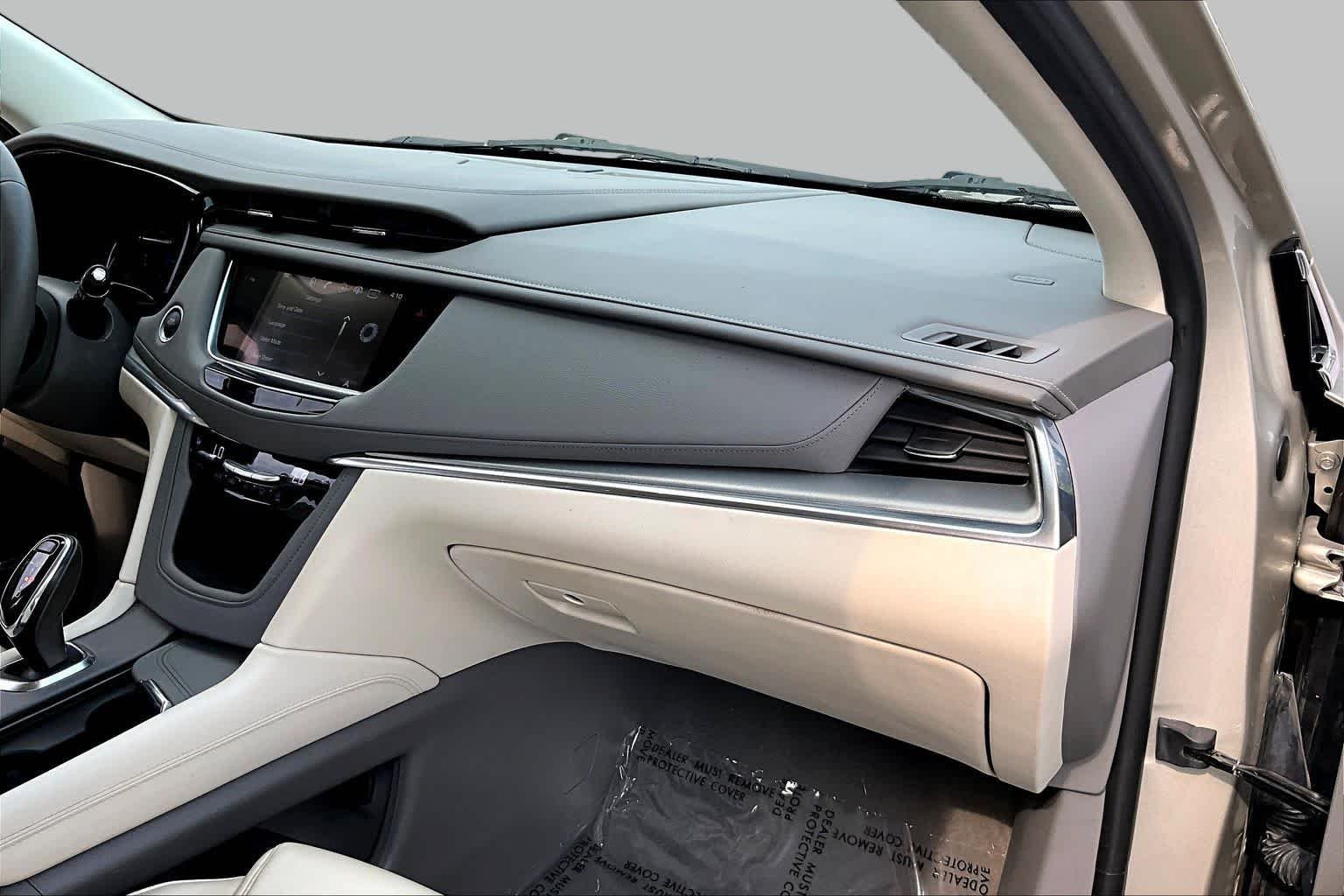 Used 2017 Silver Coast Metallic Cadillac Luxury FWD image 19