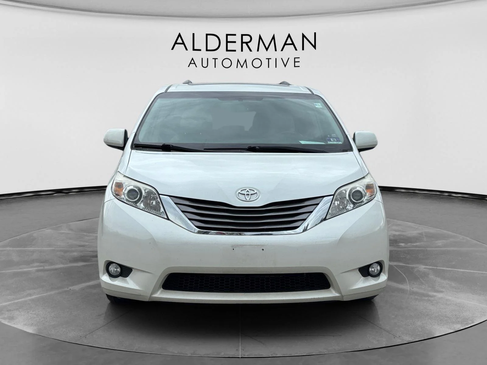 Used 2016 Blizzard Pearl Toyota XLE Premium 8-Passenger image 8