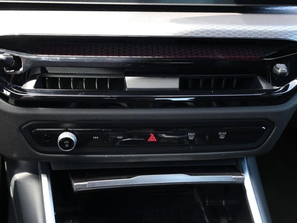 2026 BMW 3 Series 330i - Photo 31