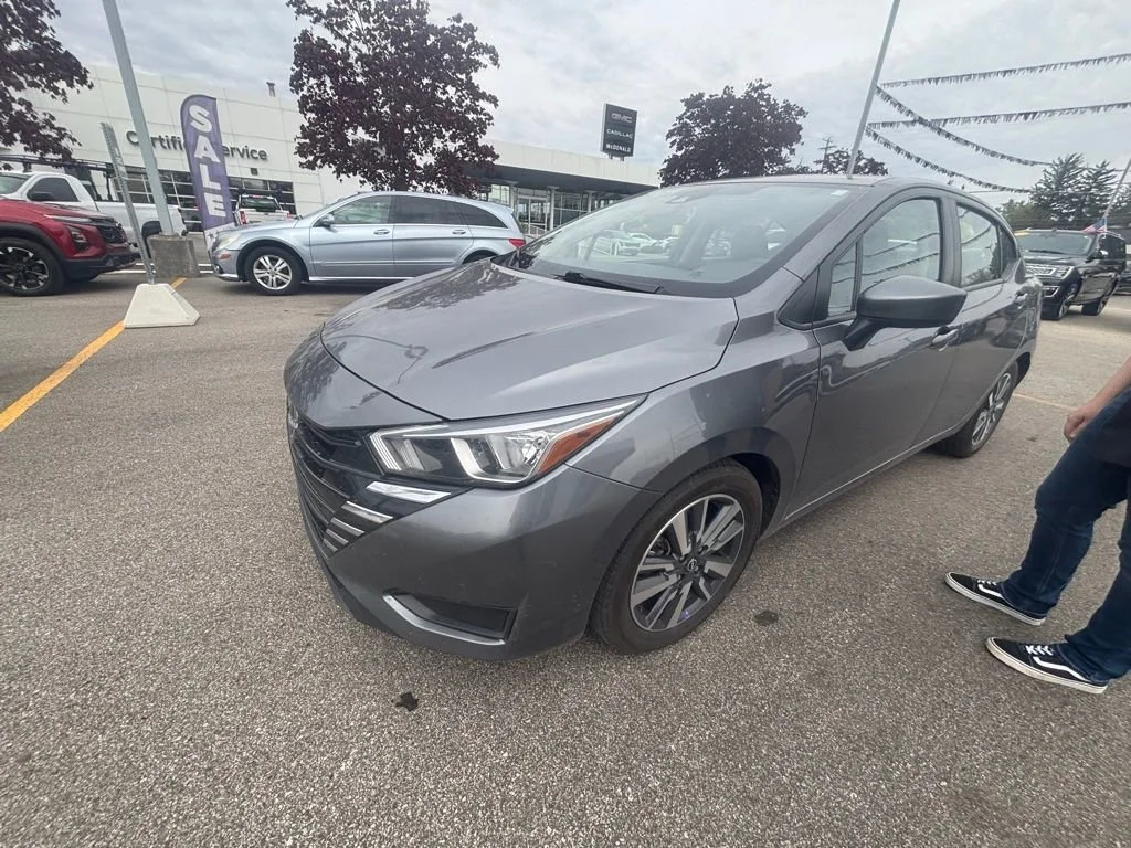 2023 Nissan Versa 1.6 SV CVT's photo