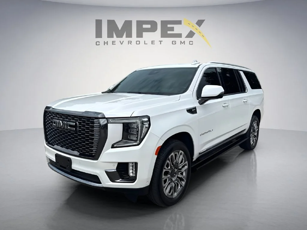 Used 2023 White Frost Tricoat GMC Denali Ultimate image 1