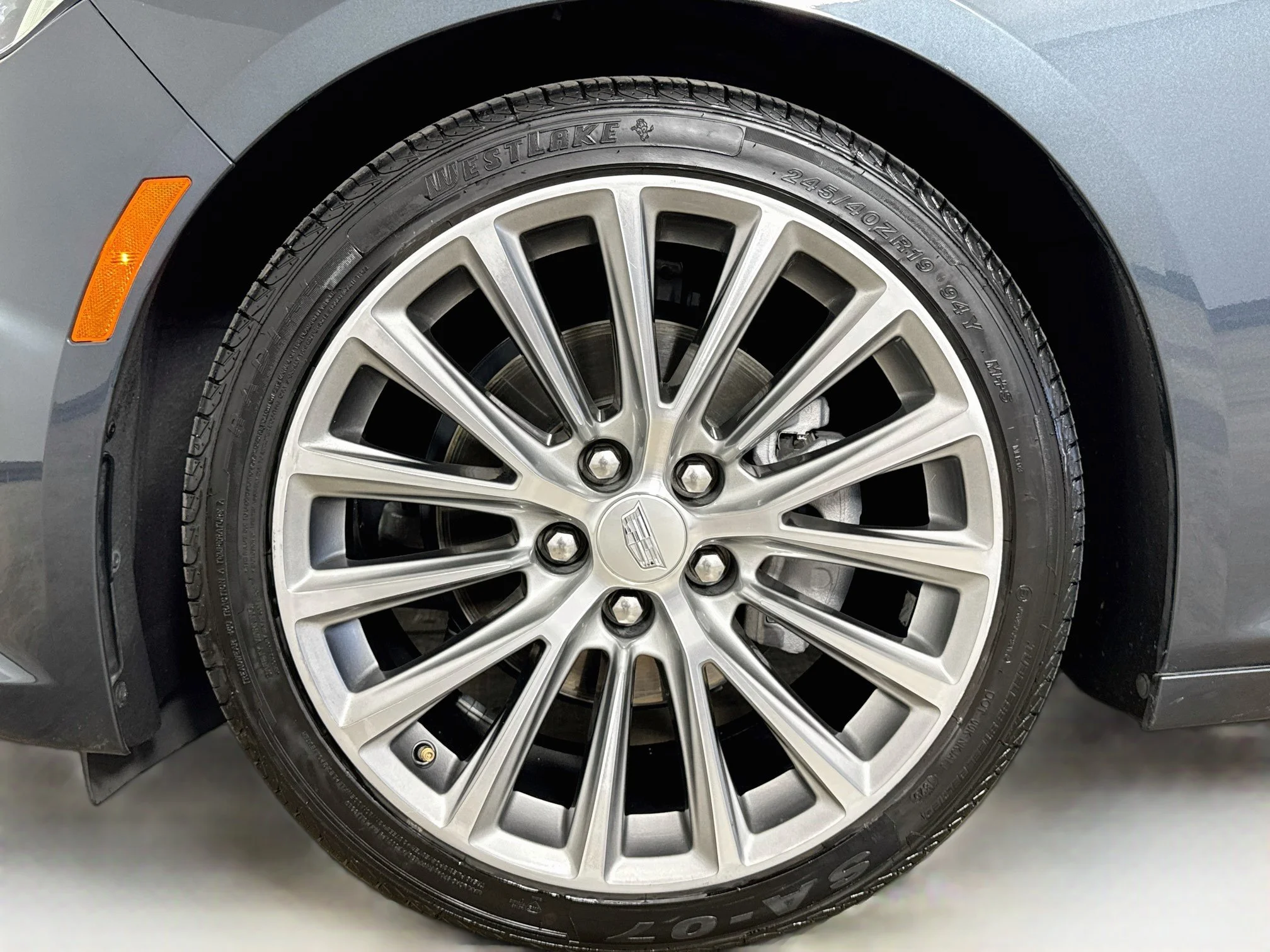 Used 2020 SHADOW METALLIC Cadillac Premium Luxury image 32