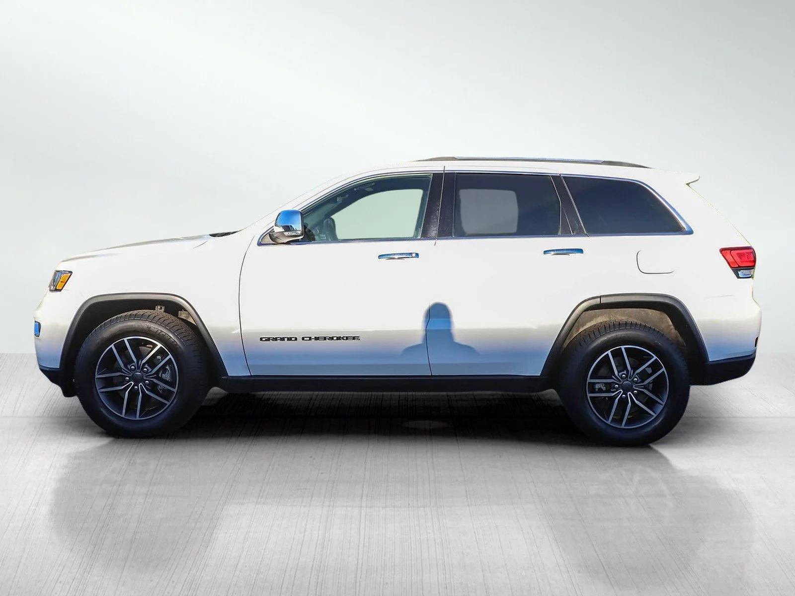 Used 2021 Jeep Grand Cherokee Limited with VIN 1C4RJFBG9MC552988 for sale in Hopkins, Minnesota