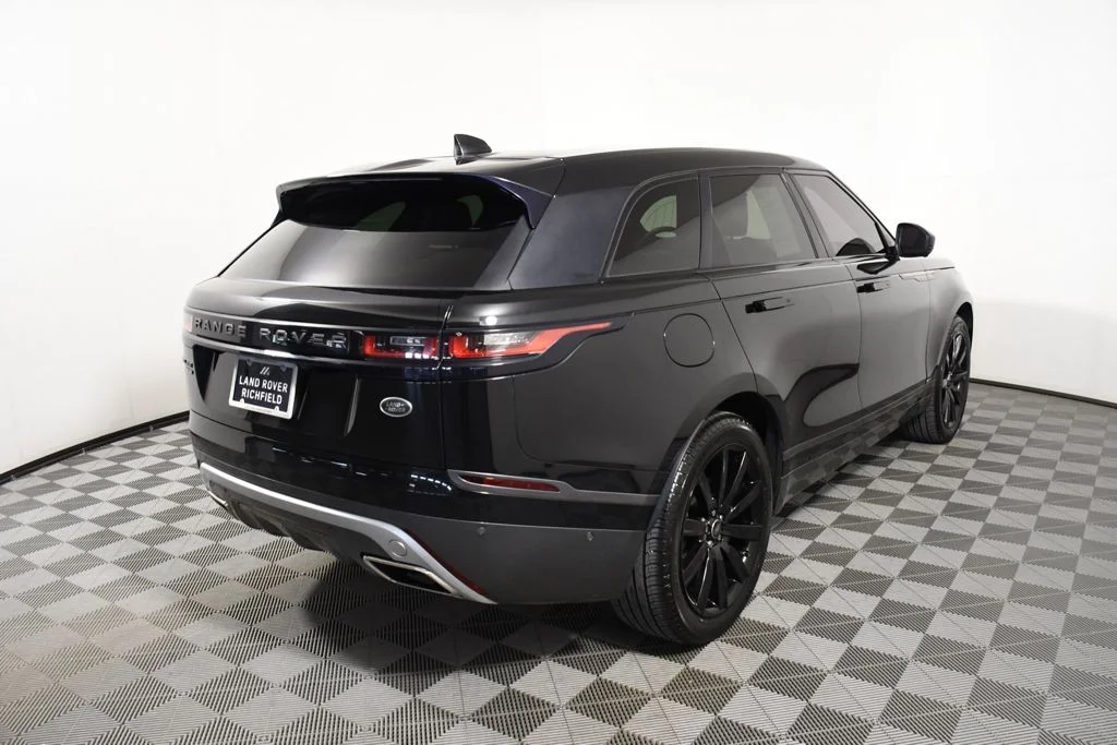 Used 2018 Santorini Black Land Rover HSE R-Dynamic image 6