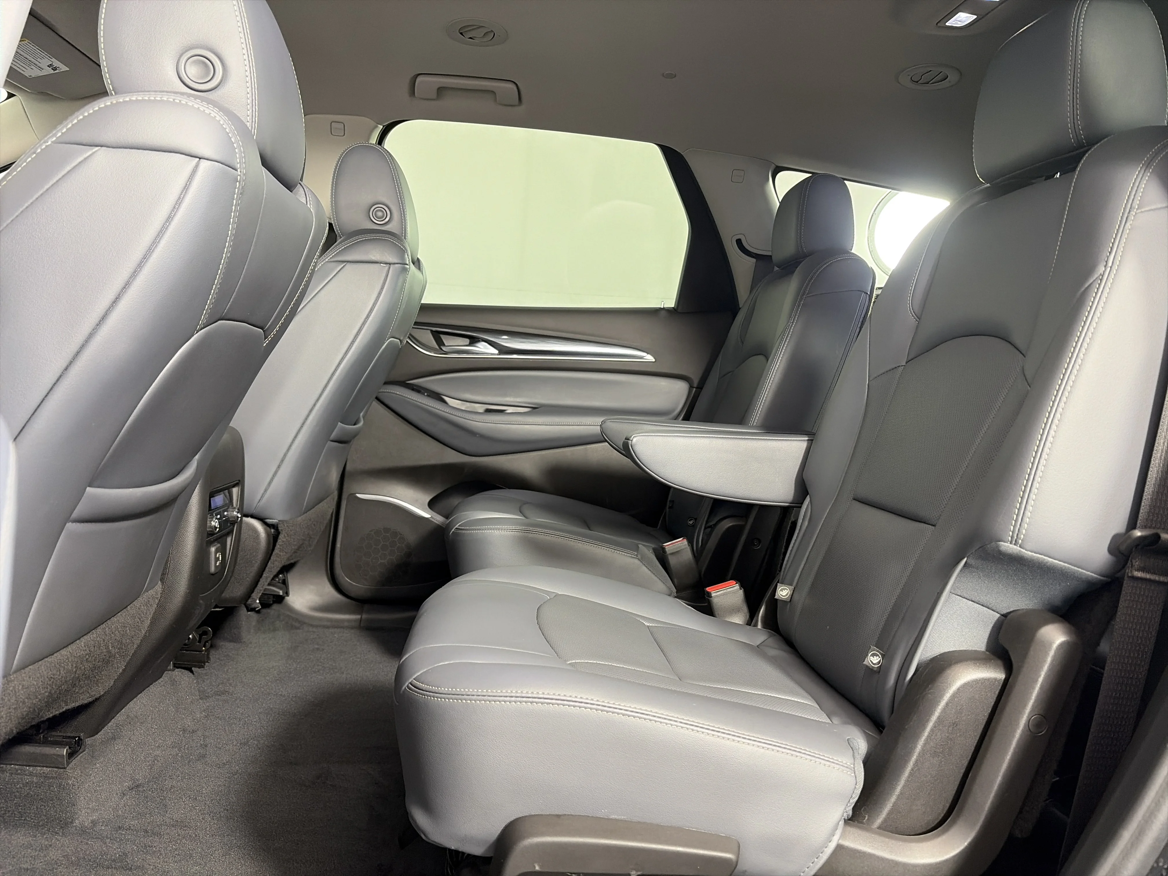 Used 2021 Includes Spectra Gray lower exterior accent color.) Buick Essence image 7