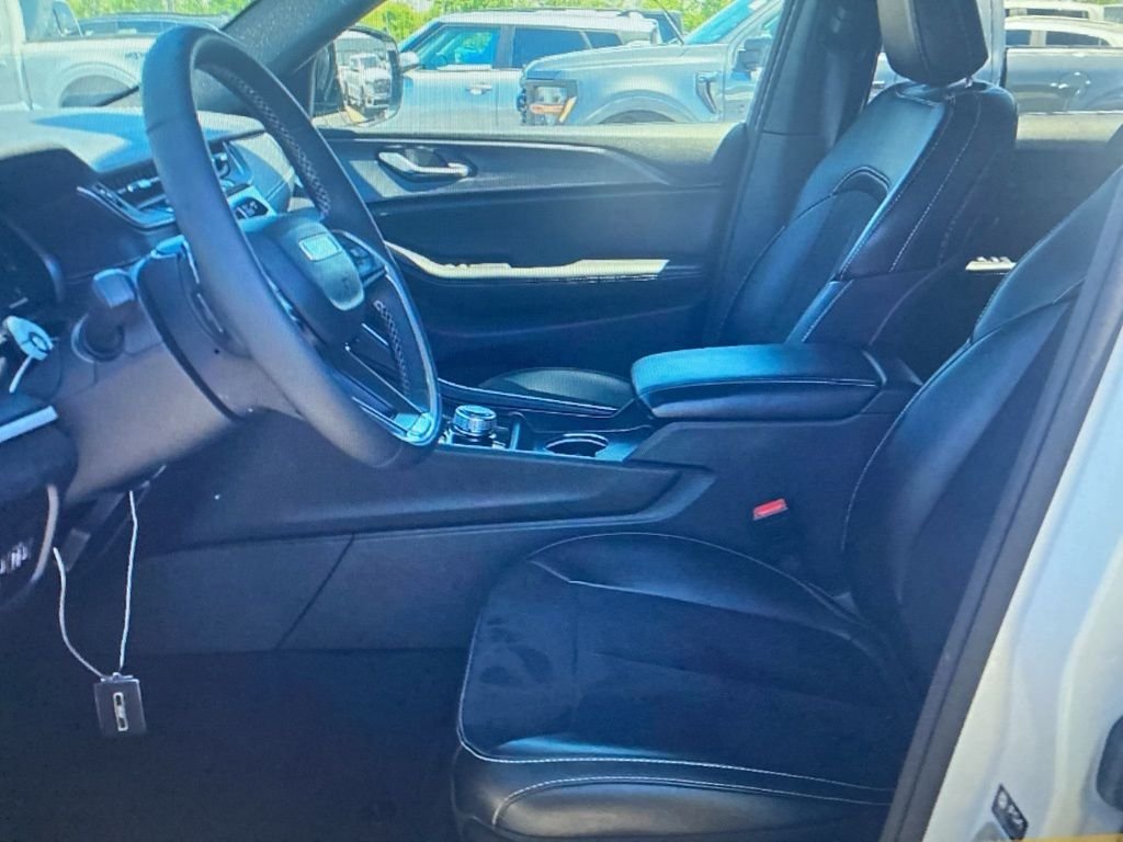 Used 2024 White Jeep Altitude X image 9