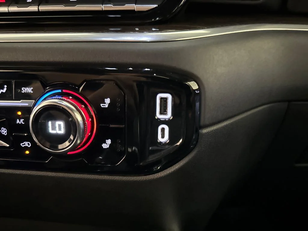 Used 2022  GMC Elevation image 24