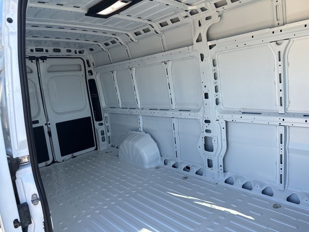 New 2026 Bright White Clear-Coat Exterior Paint RAM High Roof image 13