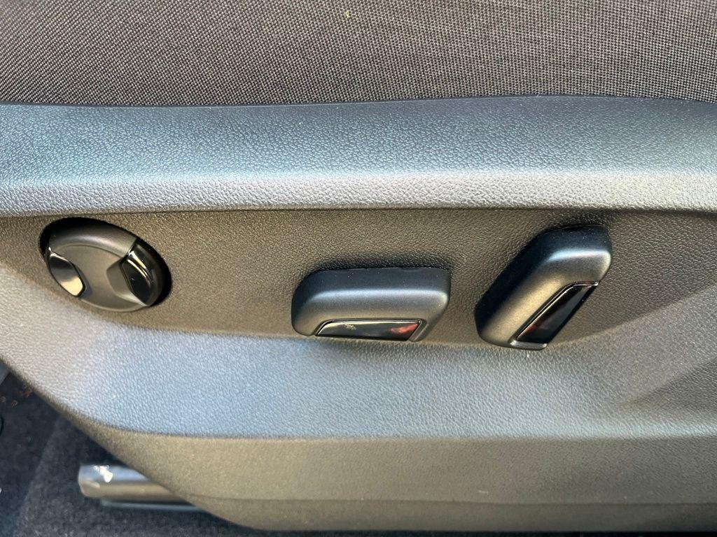 New 2026 Opal White Pearl Volkswagen 2.0T SE image 7