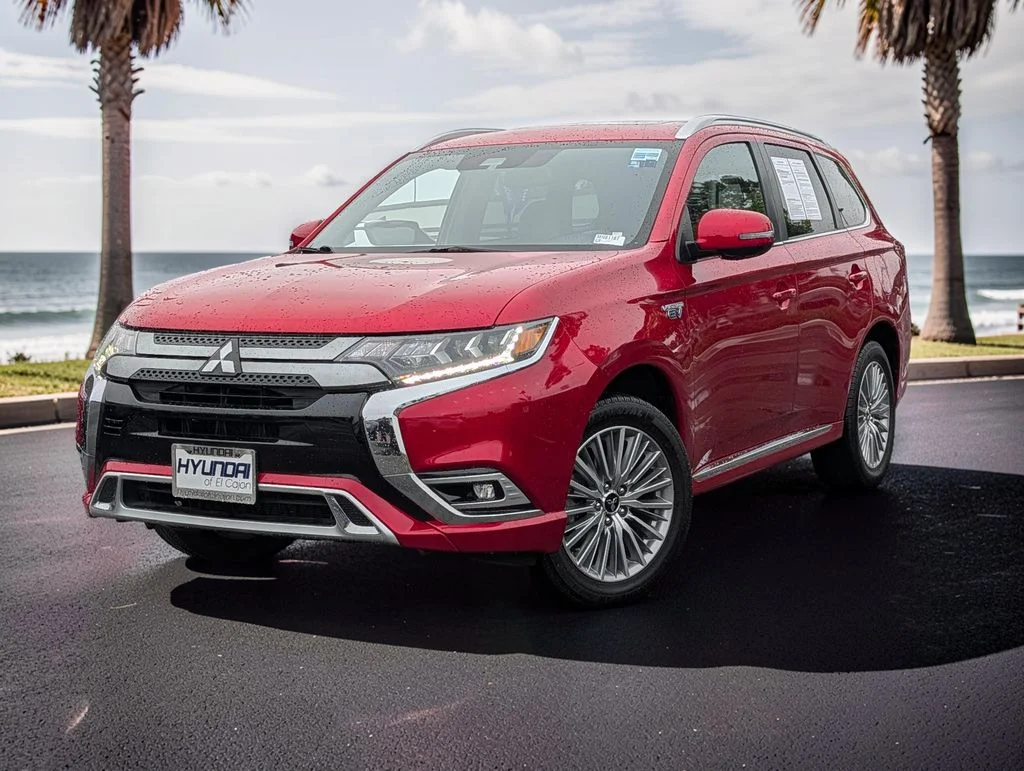Used 2021  Mitsubishi GT image 2