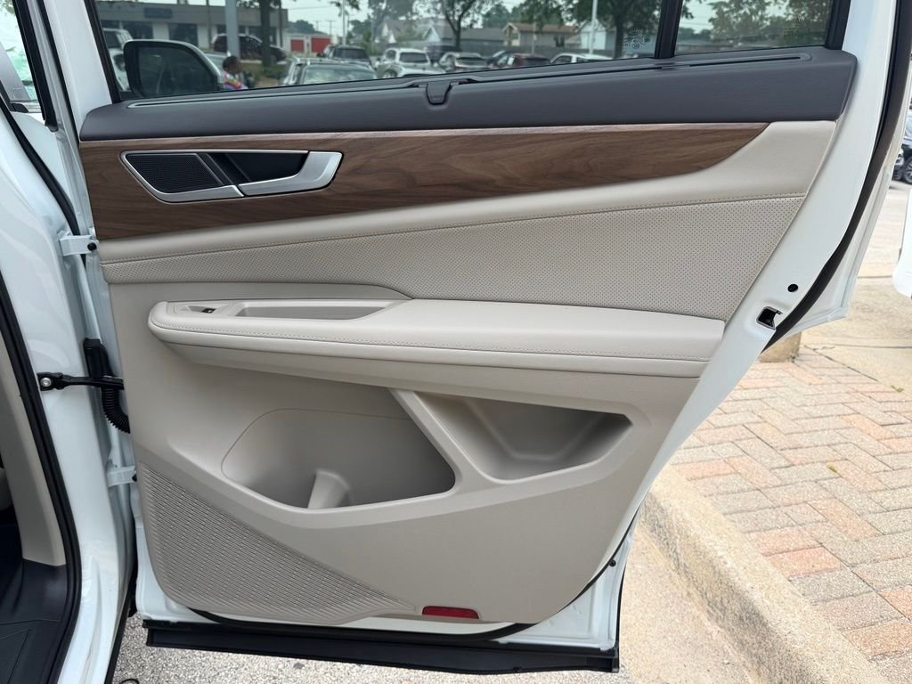 New 2026 Opal White Pearl Volkswagen 2.0T SE W/TECHNOLOGY image 15