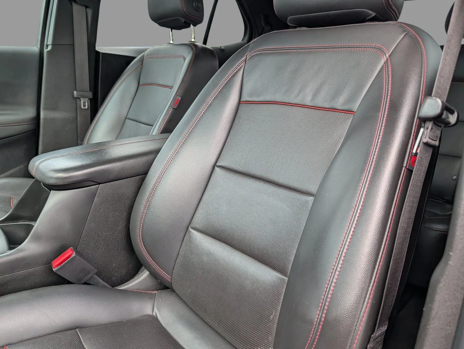 Used 2022 Silver Ice Metallic Chevrolet RS image 12