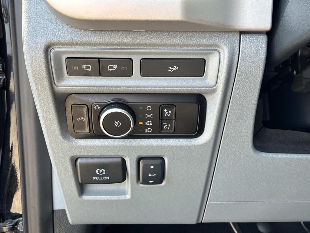 Used 2023 Black Ford XLT image 19