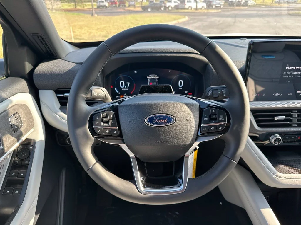 New 2027 Star White Metallic Tri-Coat Ford Platinum™ image 18