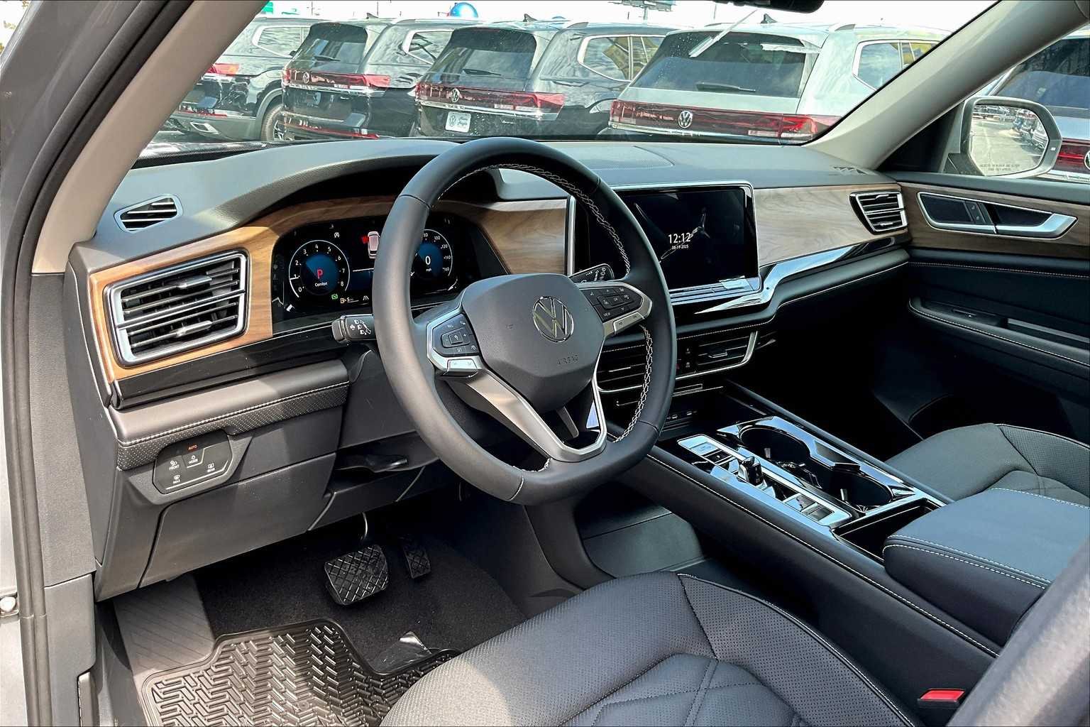 2026 Volkswagen Atlas SE w/Tech - Photo 8
