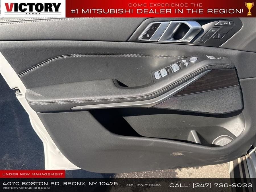 Used 2024 White BMW xDrive40i image 31
