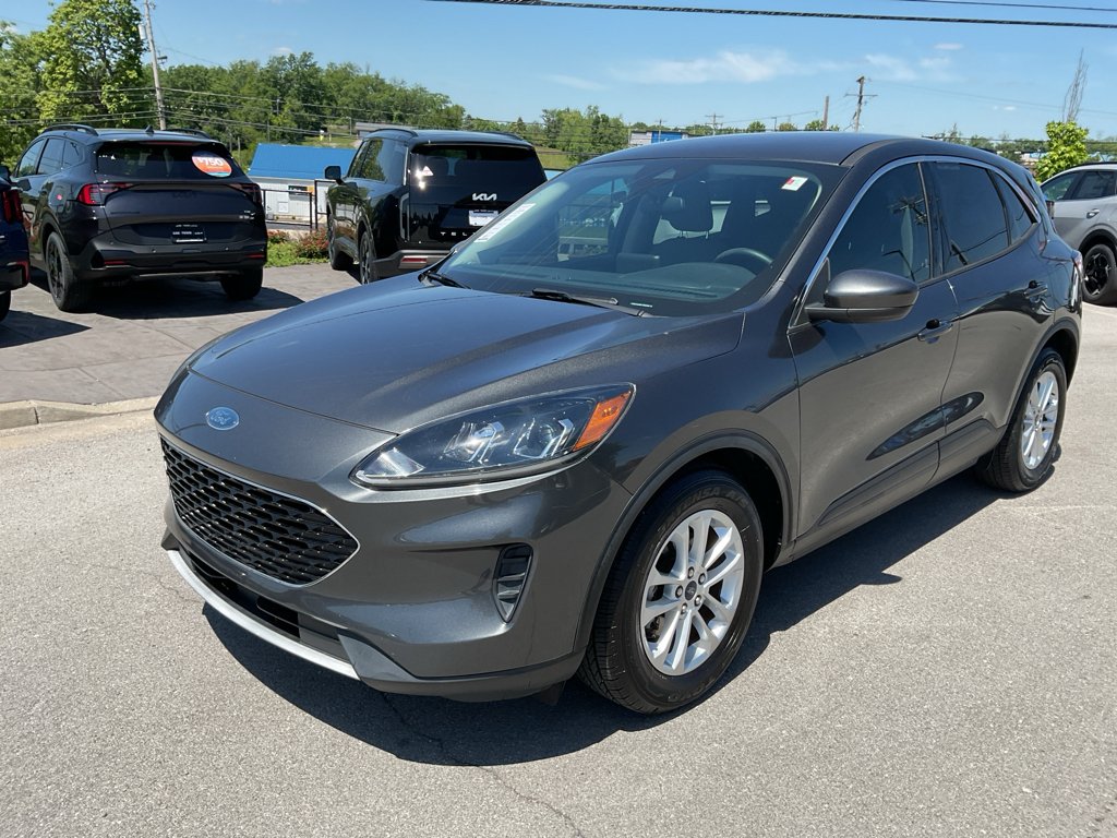 Used 2020 Magnetic Metallic Ford SE image 4