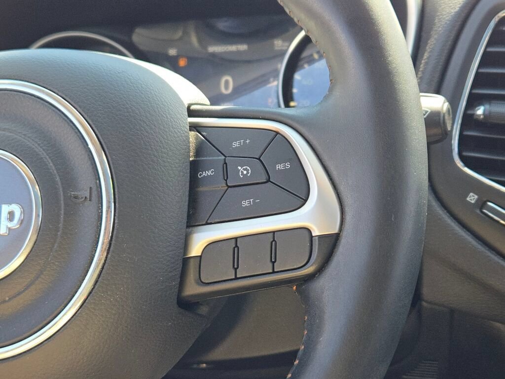 Used 2018 Gray Jeep Latitude image 29