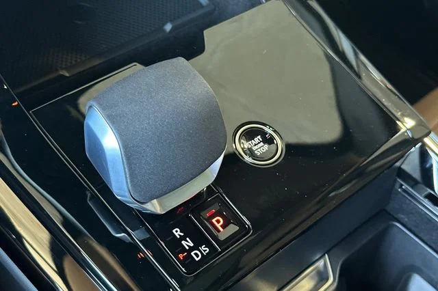 New 2026 Varesine Blue Land Rover SE image 21