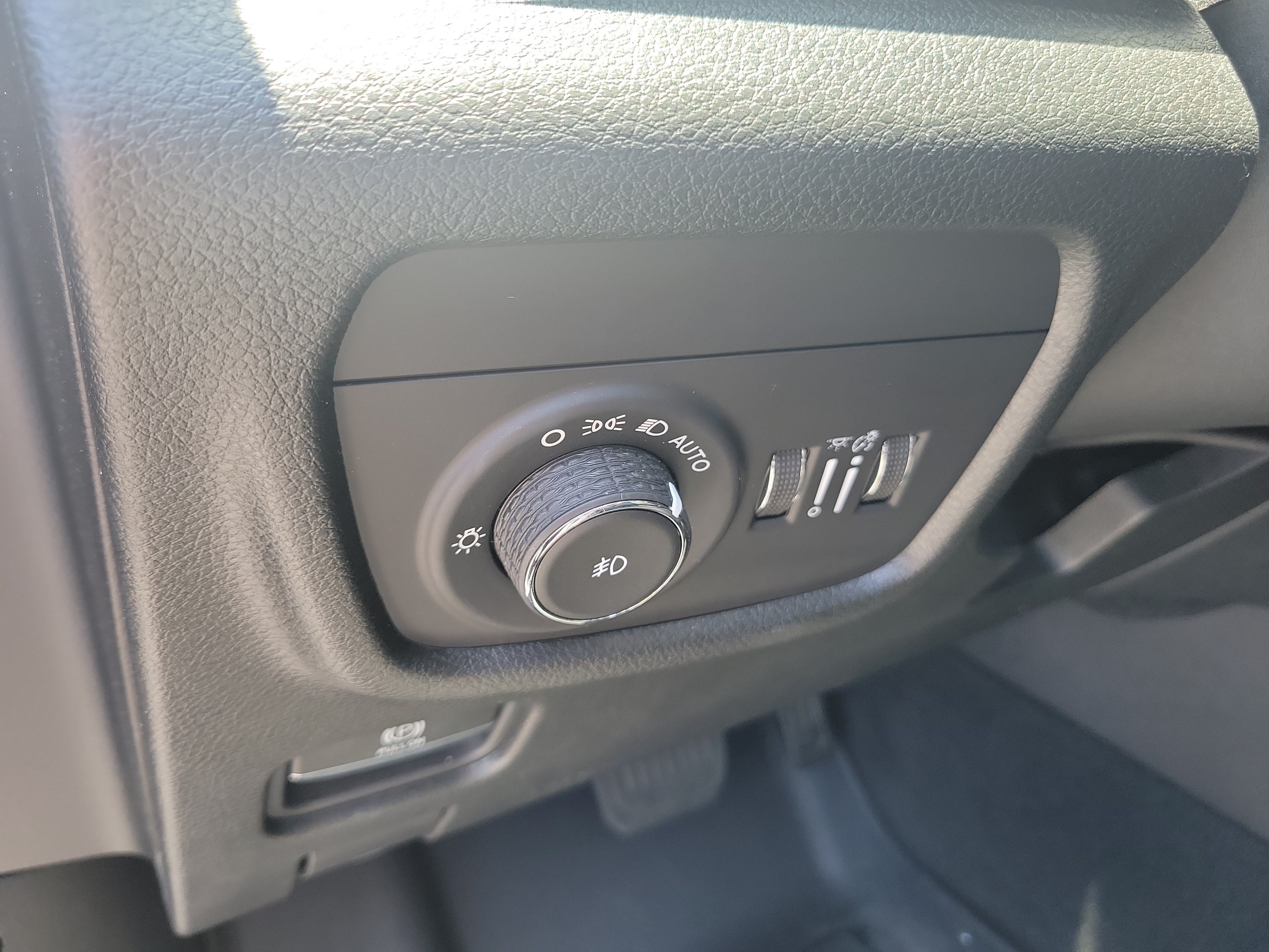 Used 2022 Baltic Gray Metallic Clearcoat Jeep Limited image 28