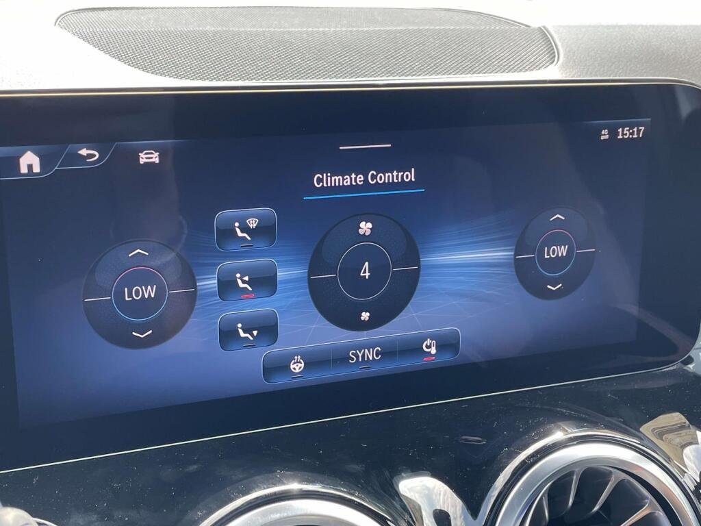 New 2026 Polar White Mercedes-Benz GLB 250 image 26