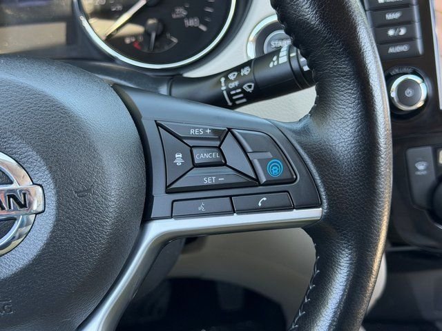 Used 2022 White Nissan SL image 24