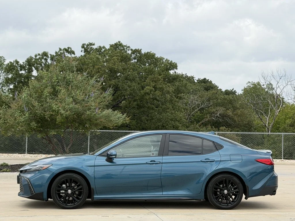 Used 2025  Toyota SE image 3