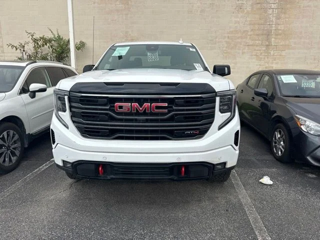 Used 2025 White GMC AT4 image 1