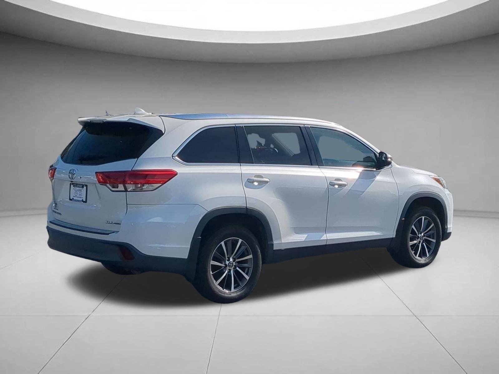 Used 2019  TOYOTA  image 5