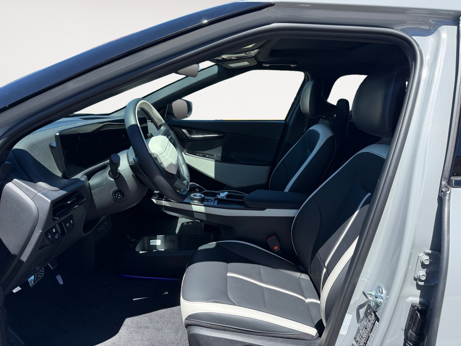 New 2026 Wolf Gray Kia GT-LINE image 10