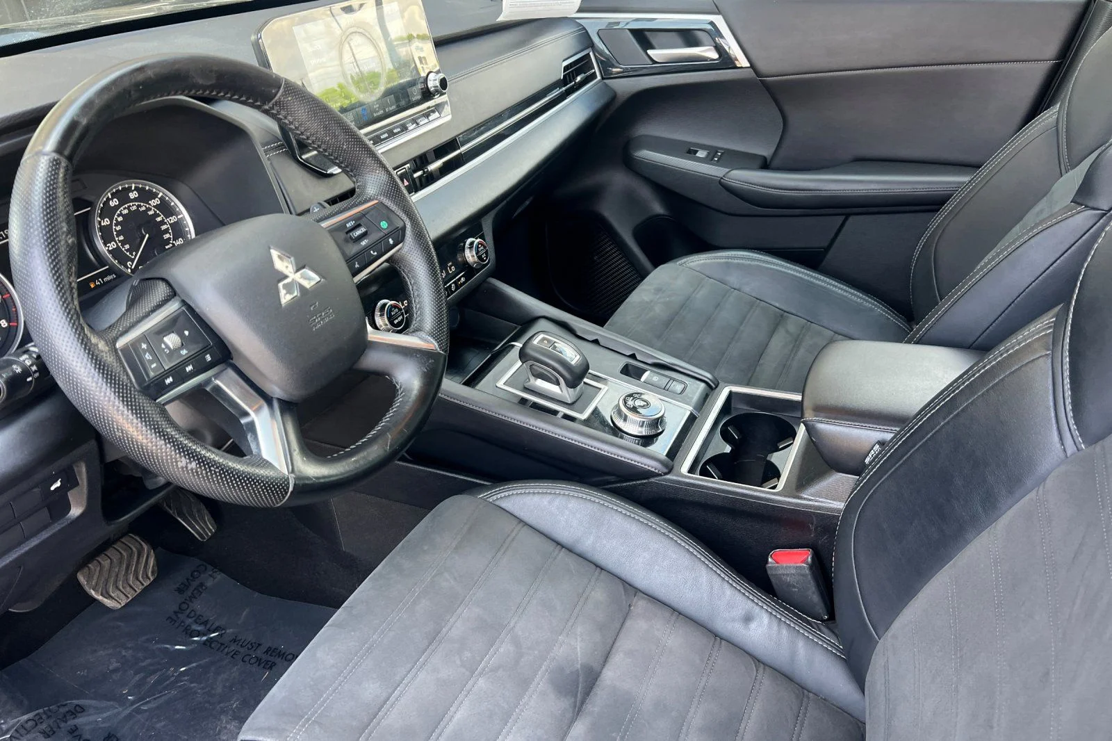 Used 2022 Black Mitsubishi SE Launch Edition image 7