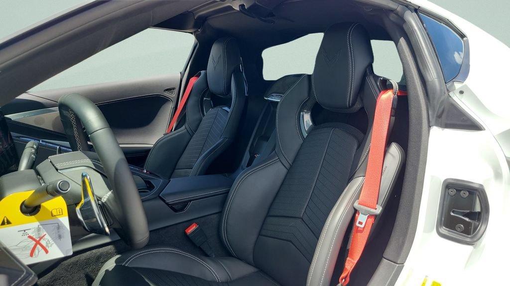 2025 Chevrolet Corvette 2LZ - Photo 10