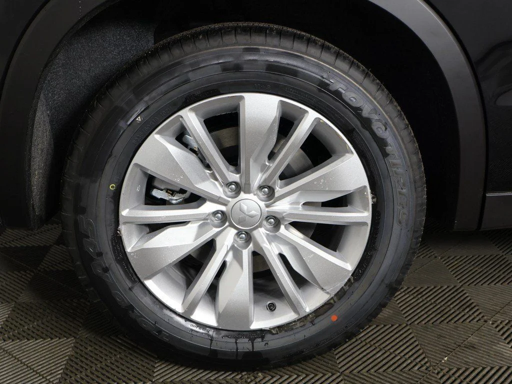 New 2026 Black Mitsubishi ES image 22
