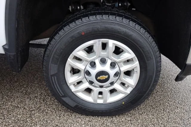 Used 2025 Summit White Chevrolet LT image 15