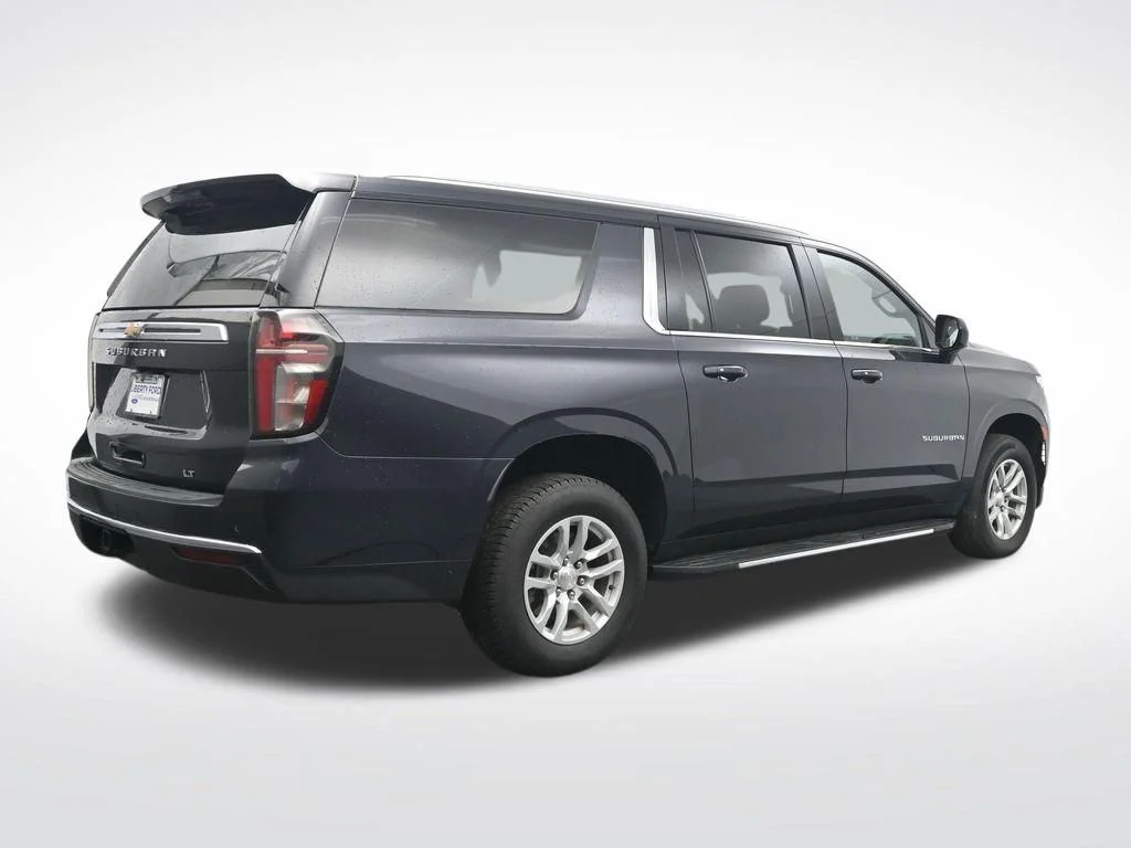 2023 Chevrolet Suburban LT - Photo 6