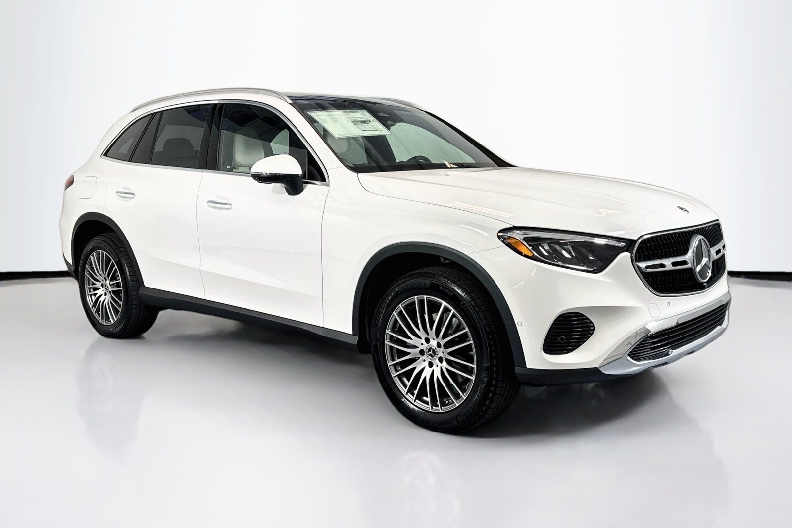 New 2026 Polar White Mercedes-Benz GLC 300 image 3