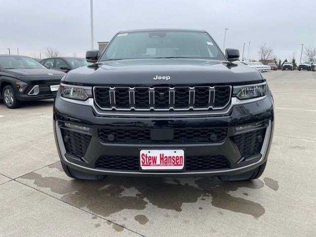 New 2026 Diamond Black Crystal Pearlcoat Jeep Limited image 8