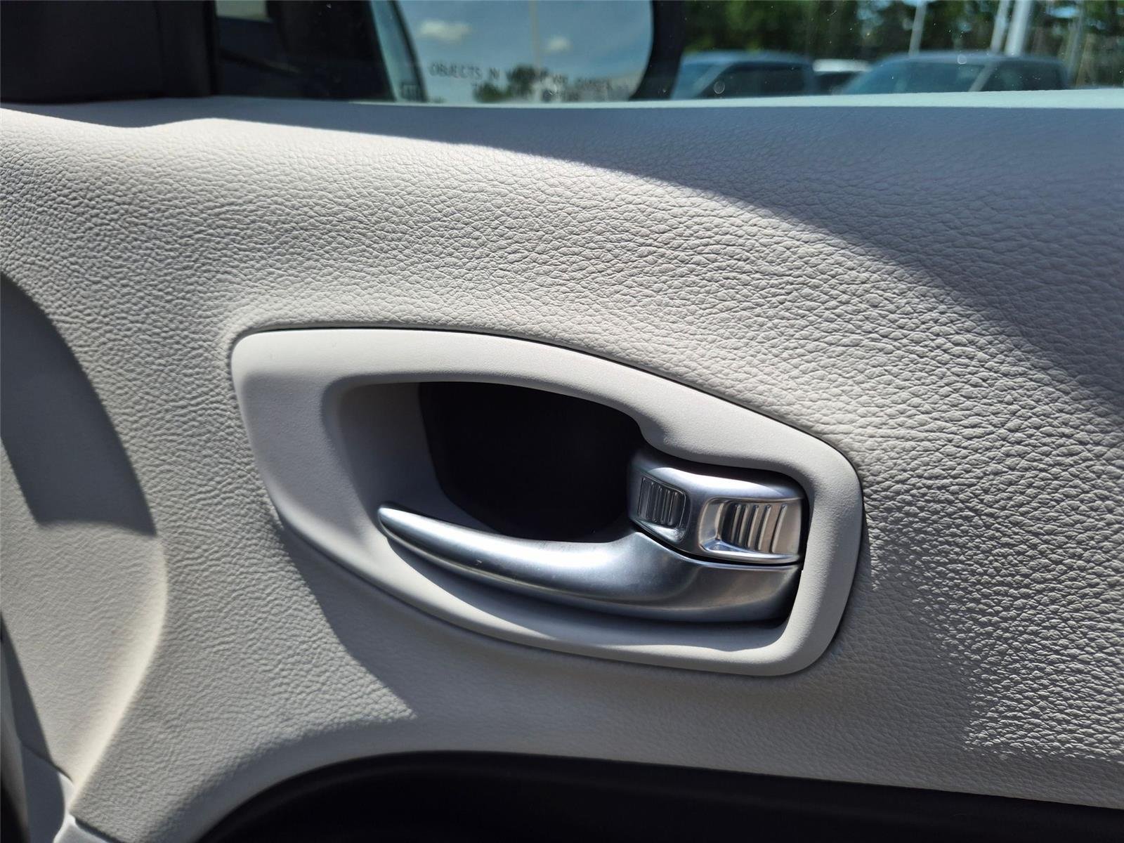 Used 2018 White Clearcoat Jeep Latitude image 32