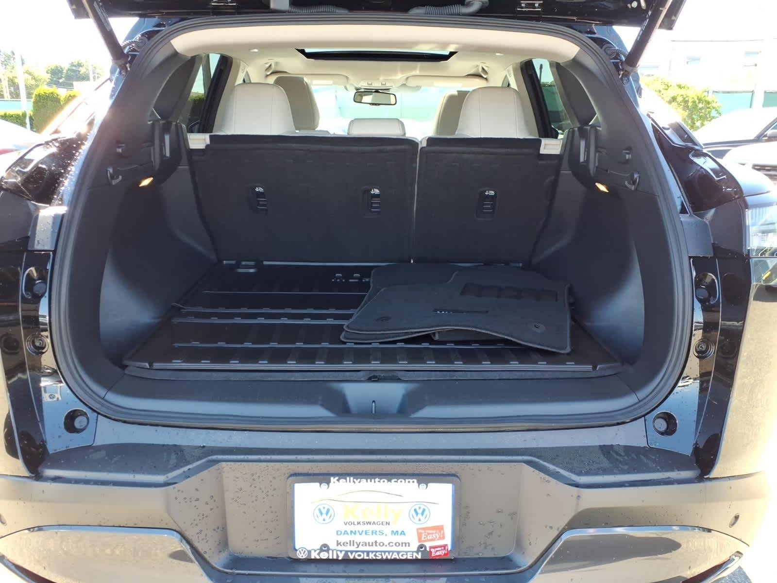 Used 2025 Super Black Nissan SL image 16