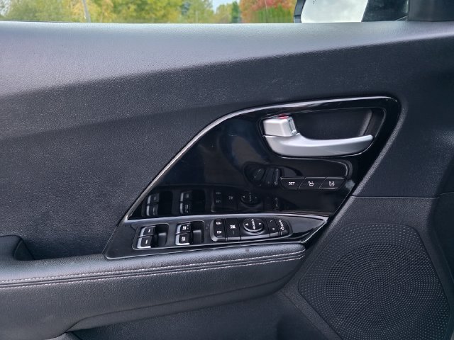 Used 2020 Silky Silver Kia EX Premium image 28