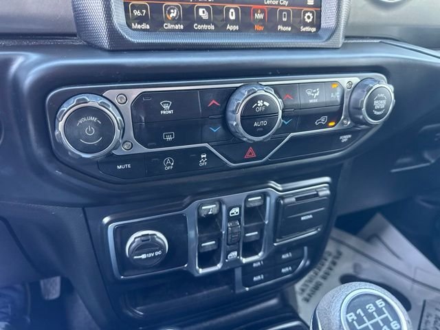 Used 2020 Silver Jeep Unlimited Sahara image 22