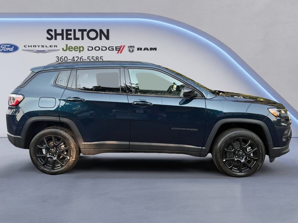 New 2026 Fathom Blue Pearl-Coat Exterior Paint Jeep Latitude image 7