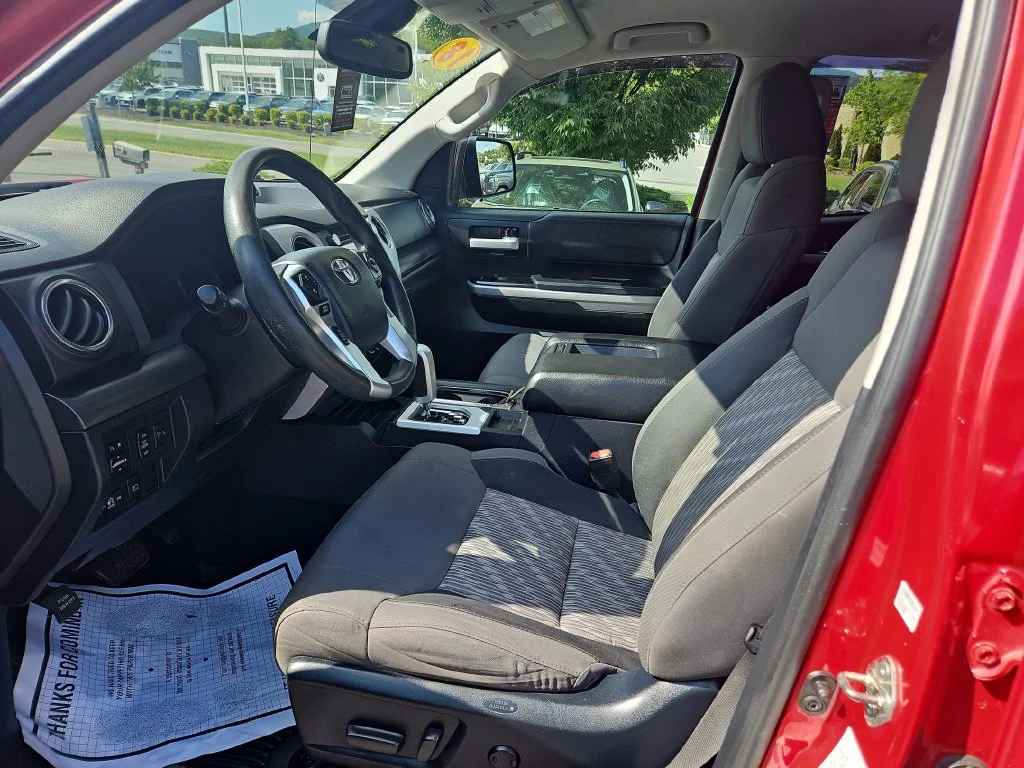 Used 2018 Red Toyota SR5 image 10
