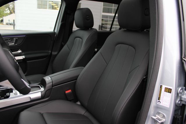 New 2026 Cirrus Silver Metallic Mercedes-Benz GLB 250 image 29