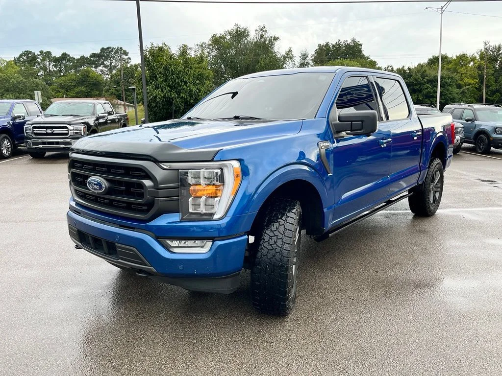Used 2023 Blue Ford XLT image 3