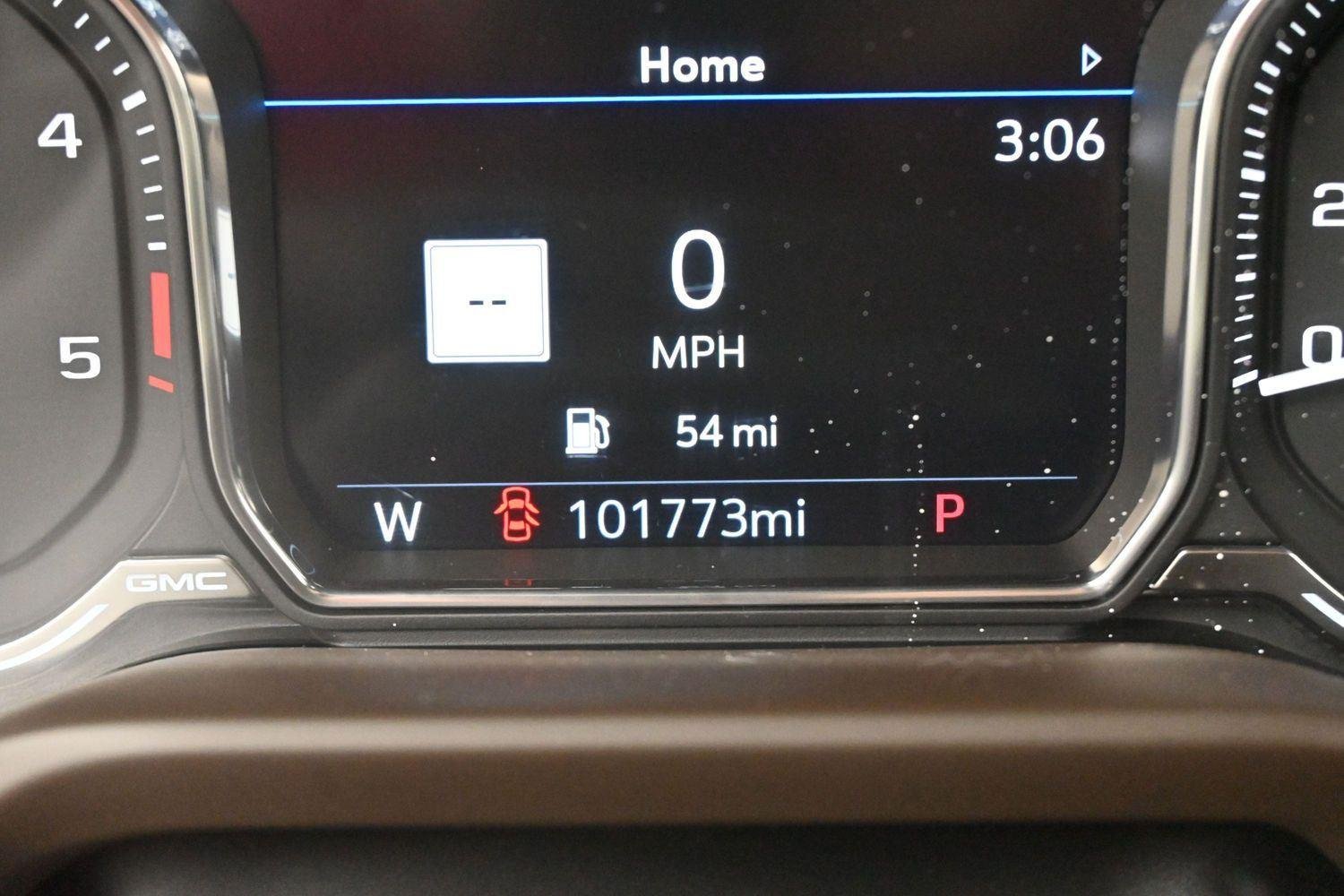 Used 2022 White Frost Tricoat GMC Denali image 28